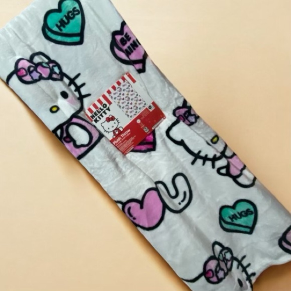 Hello Kitty Valentine’s Day Sweetheart Plush Throw Blanket